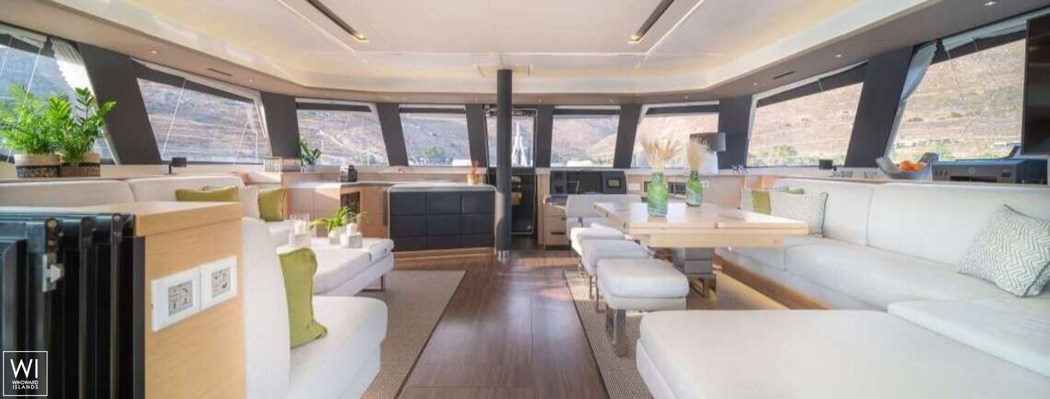 AETHER (ex NUMBER ONE) Fountaine Pajot Alegria 67 Interior 12