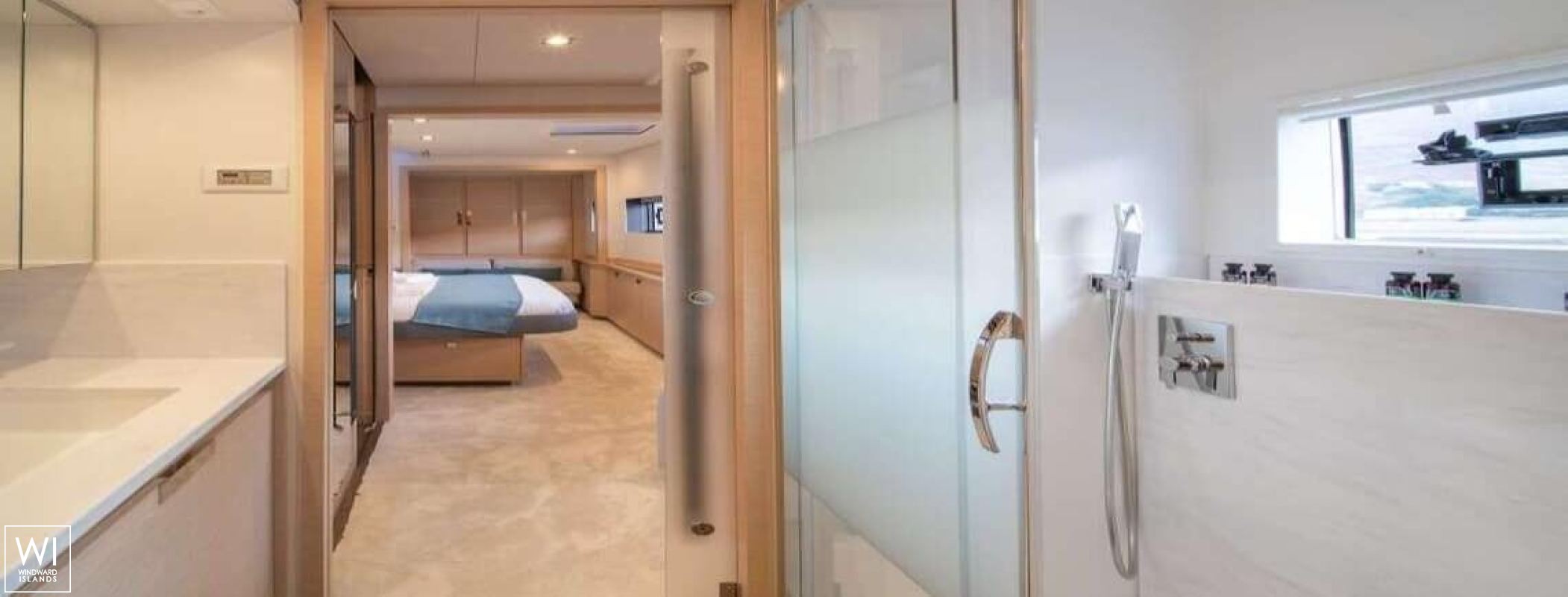 AETHER (ex NUMBER ONE) Fountaine Pajot Alegria 67 Interior 17