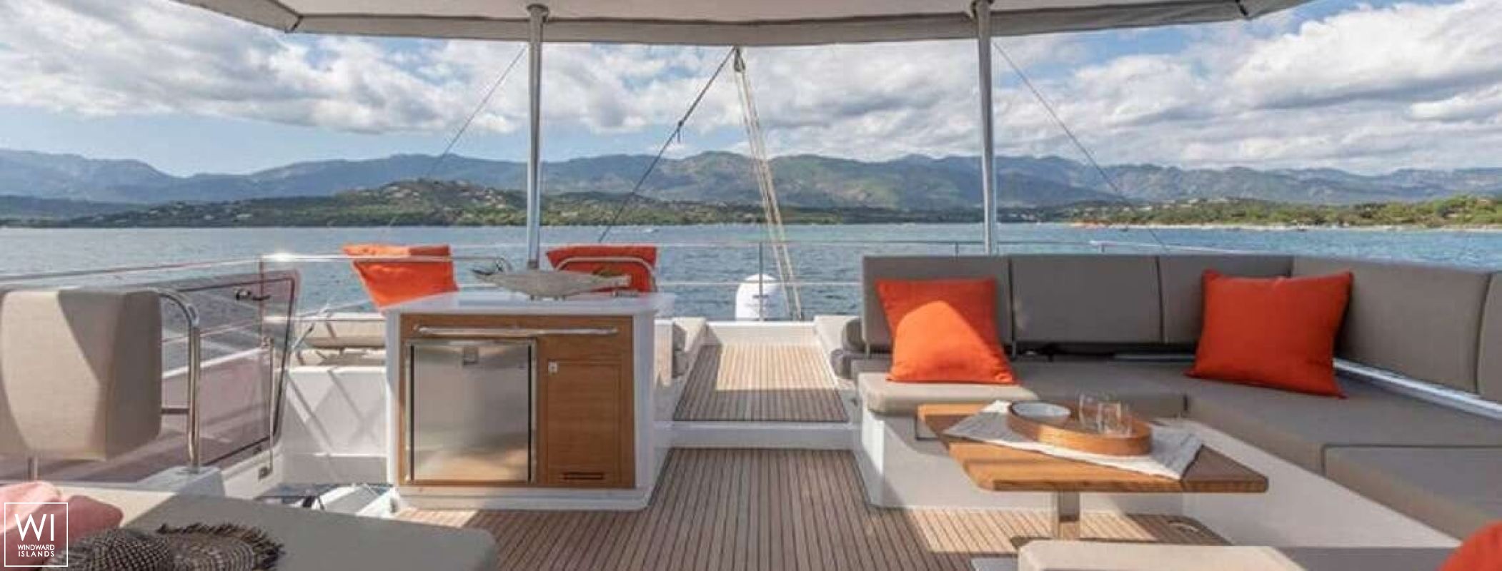 LOOMA  Fountaine Pajot Alegria 67 Exterior 6