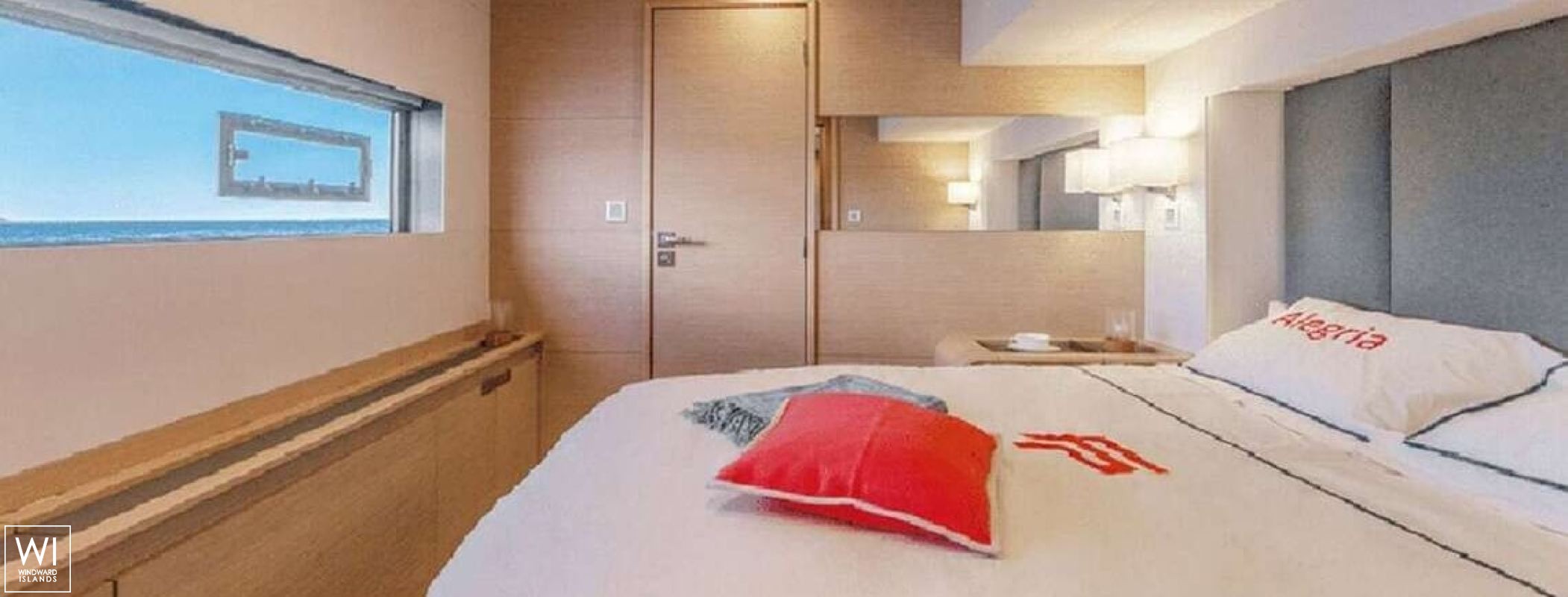 LOOMA  Fountaine Pajot Alegria 67 Interior 12