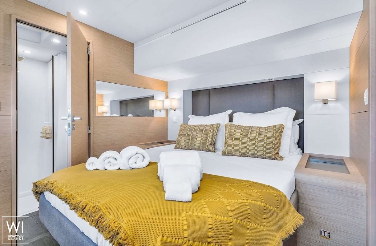 NEOW  Fountaine Pajot Alegria 67 Interior 7