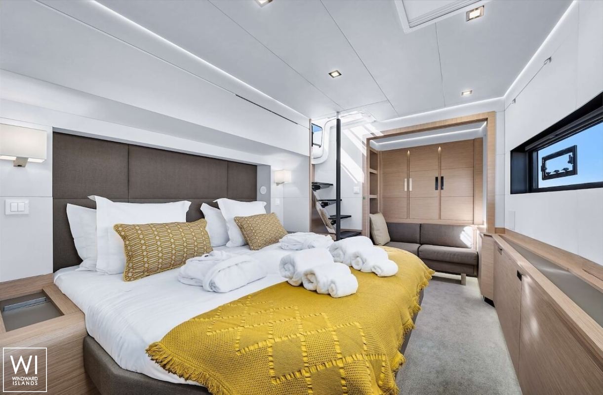 NEOW  Fountaine Pajot Alegria 67 Interior 8