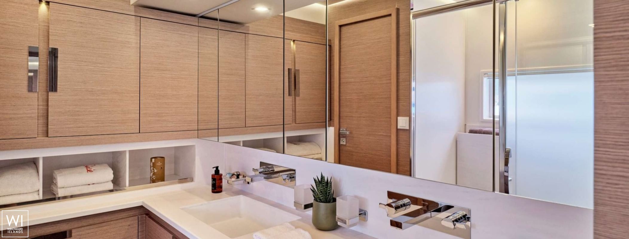 Alegria 67 Fountaine Pajot Interior 14