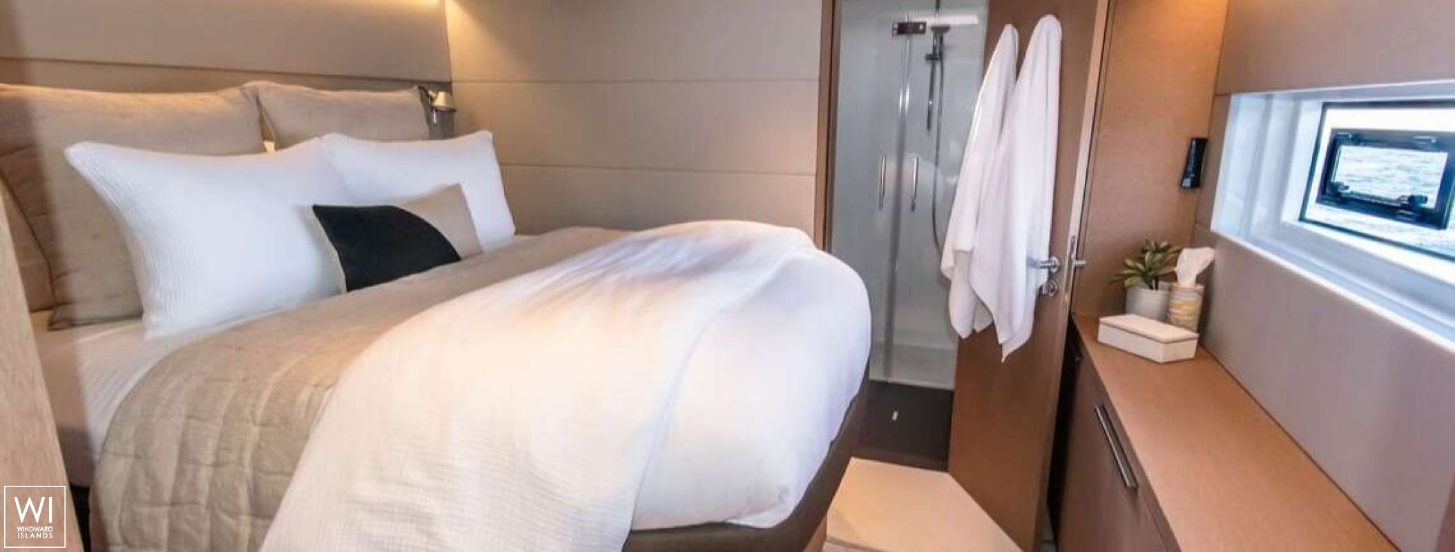 C’EST LA VIE  Lagoon Catamaran Power 67 Interior 13