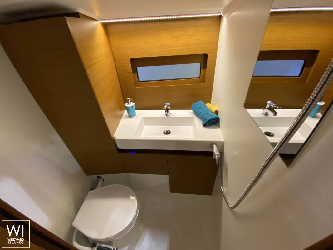 Sun Loft 47 Jeanneau Interior 2