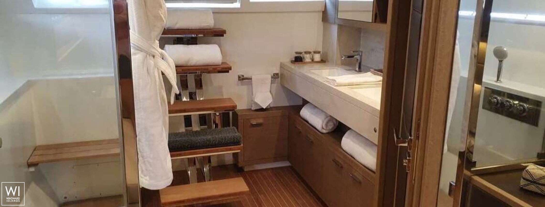 MARE BLU  Lagoon Catamaran Power 630 Interior 8