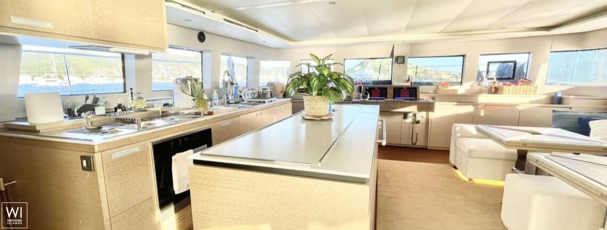 MARE BLU  Lagoon Catamaran Power 630 Interior 13