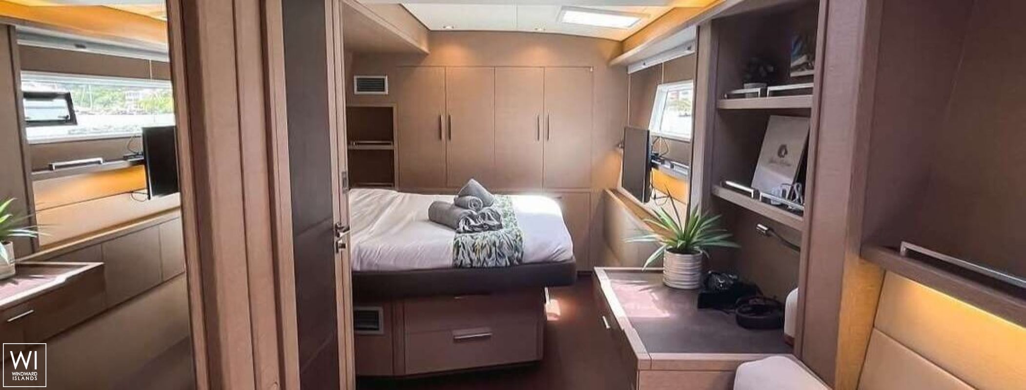 JAN'S FELION  Lagoon Catamaran Power 630 Interior 19