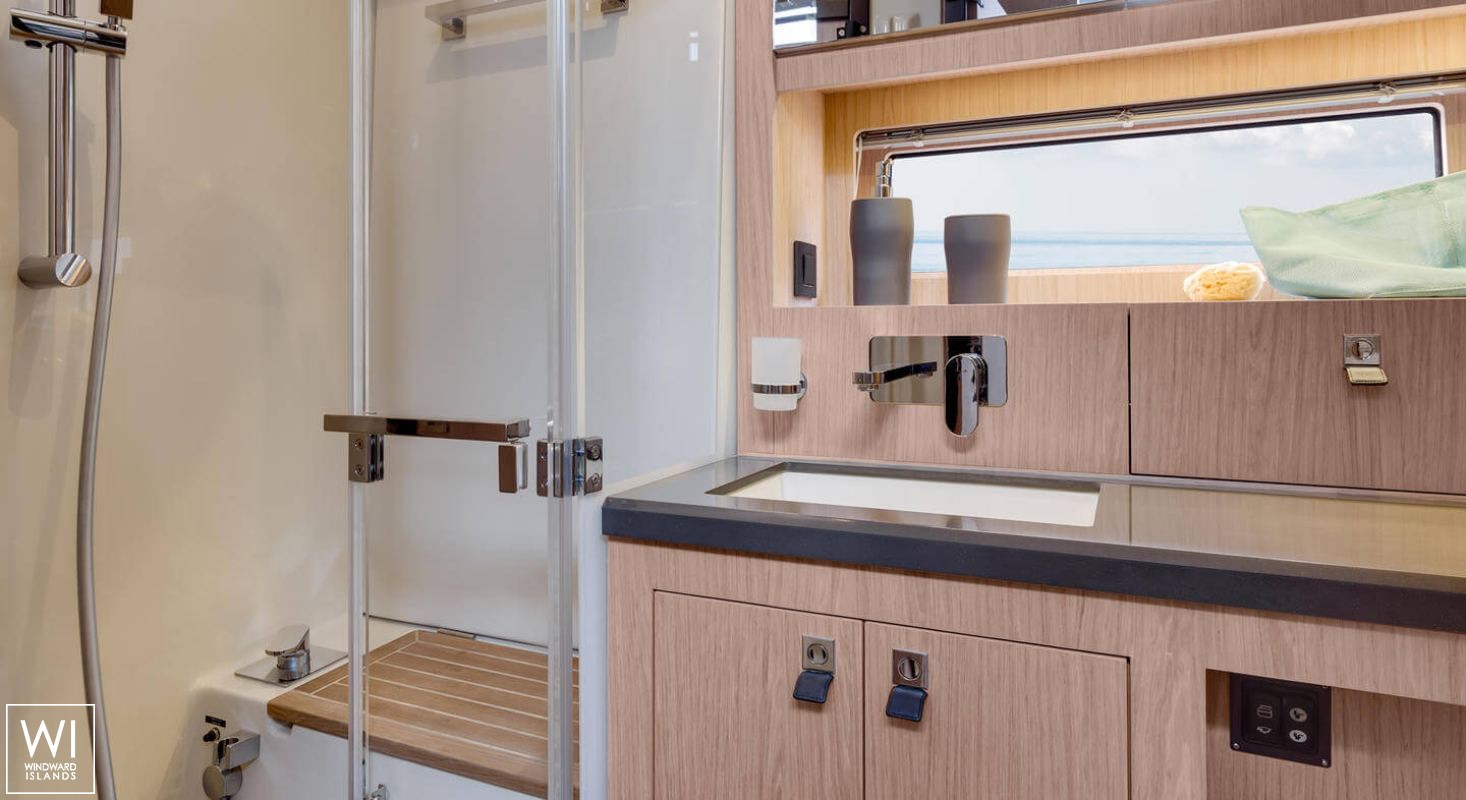 Oceanis  62 Beneteau Interior 8