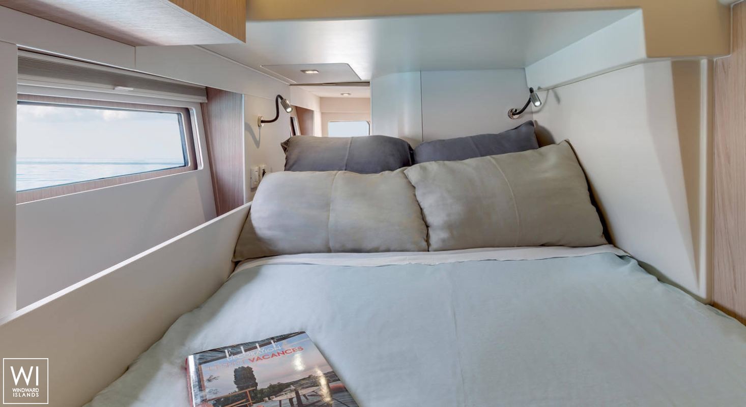 Oceanis  62 Beneteau Interior 9