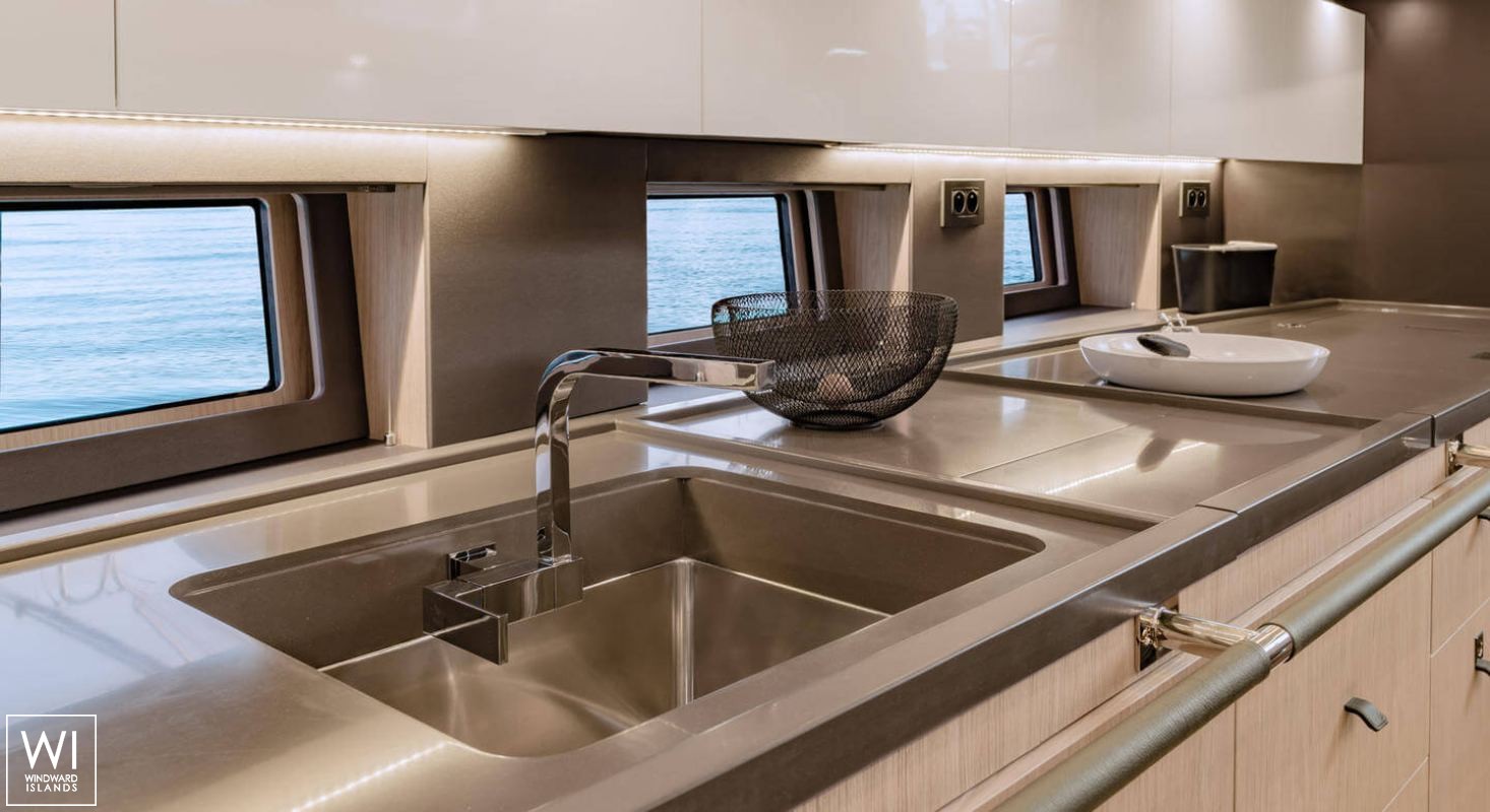 Oceanis  62 Beneteau Interior 10