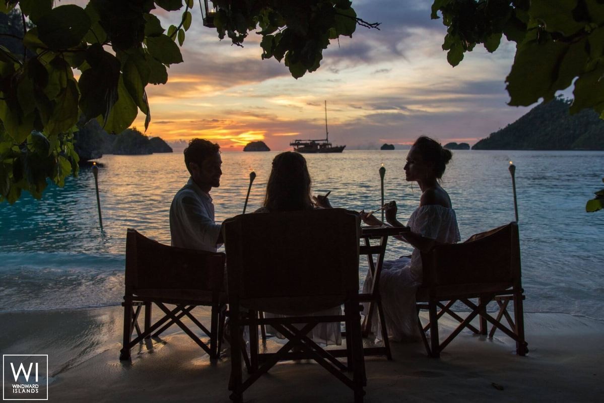 Sequoia  Konjo Schooner 86ft Interior 3