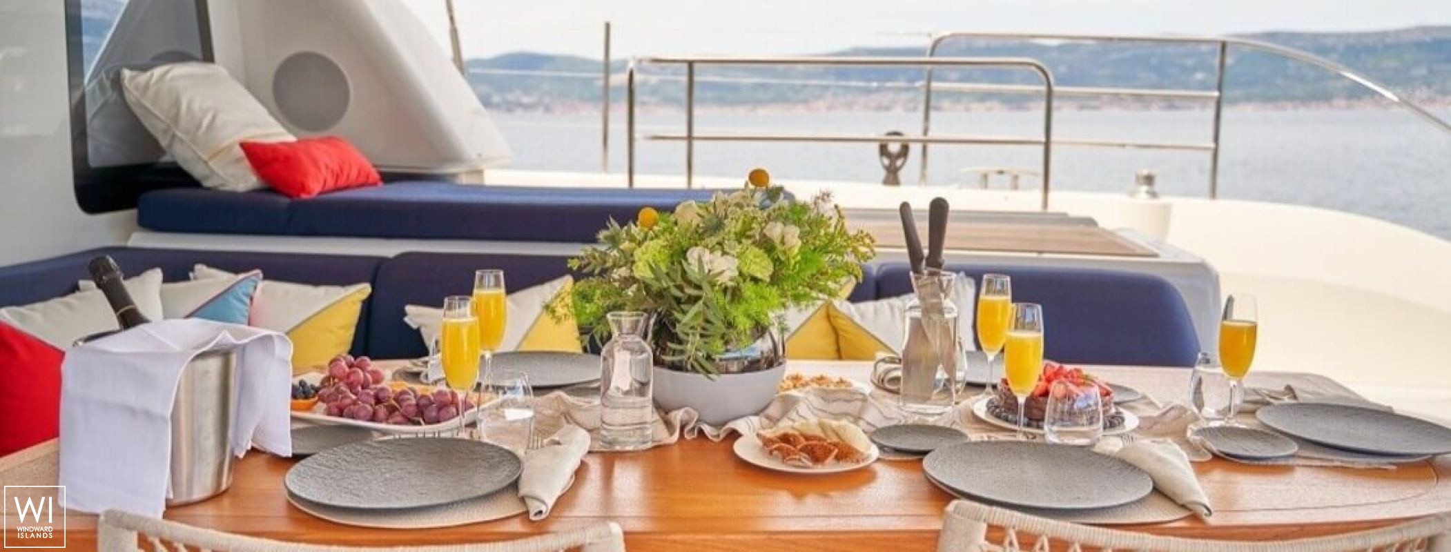 AMADA MIA  Lagoon Catamaran Lagoon 65 Exterior 9