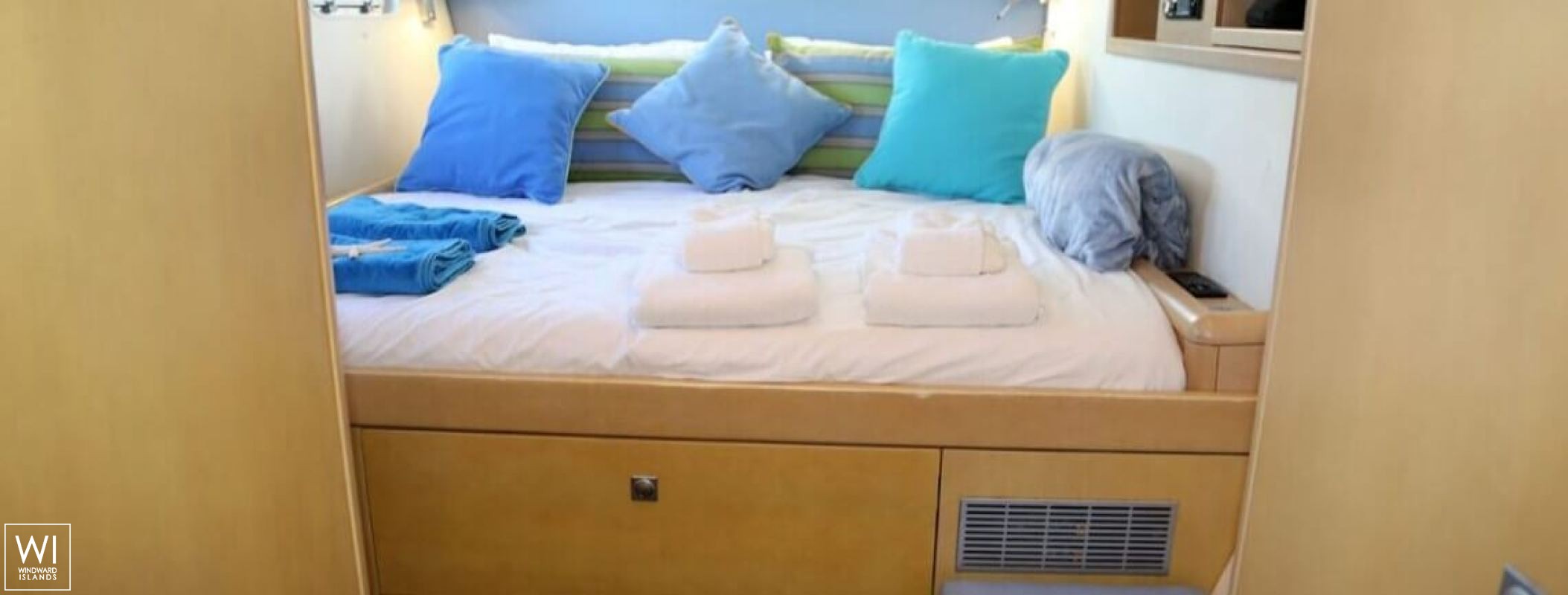 FUERTE  Lagoon Catamaran Lagoon 65 Interior 9