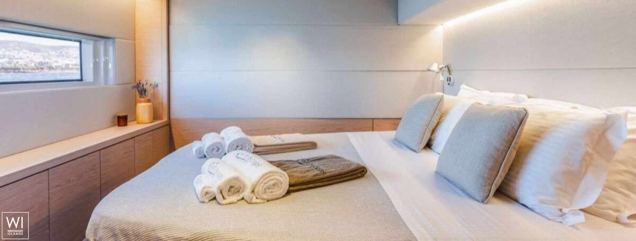 White Caps  Lagoon Catamaran Lagoon 65 Interior 10