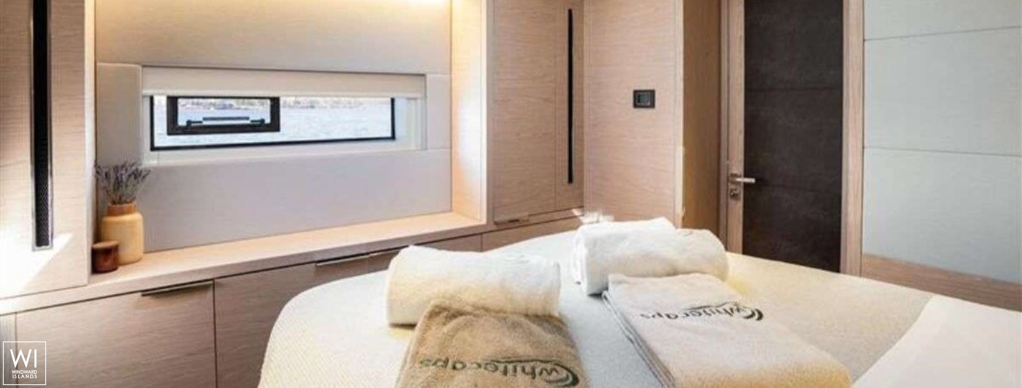 White Caps  Lagoon Catamaran Lagoon 65 Interior 11