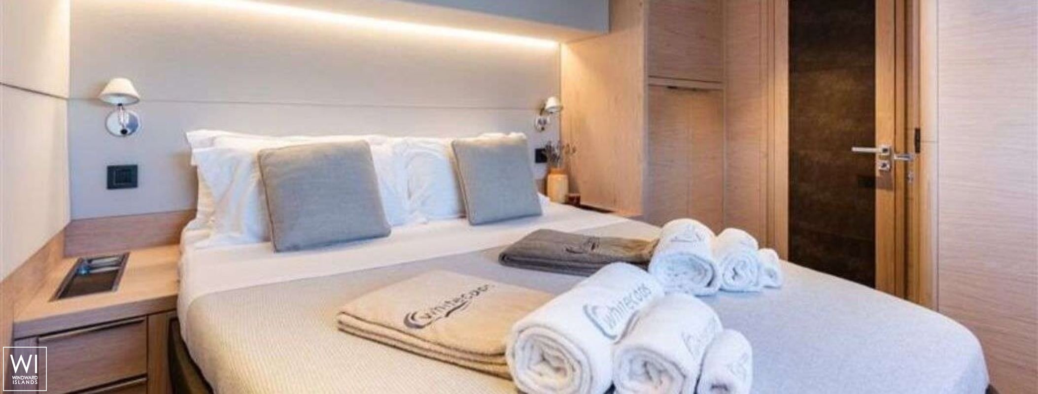 White Caps  Lagoon Catamaran Lagoon 65 Interior 12