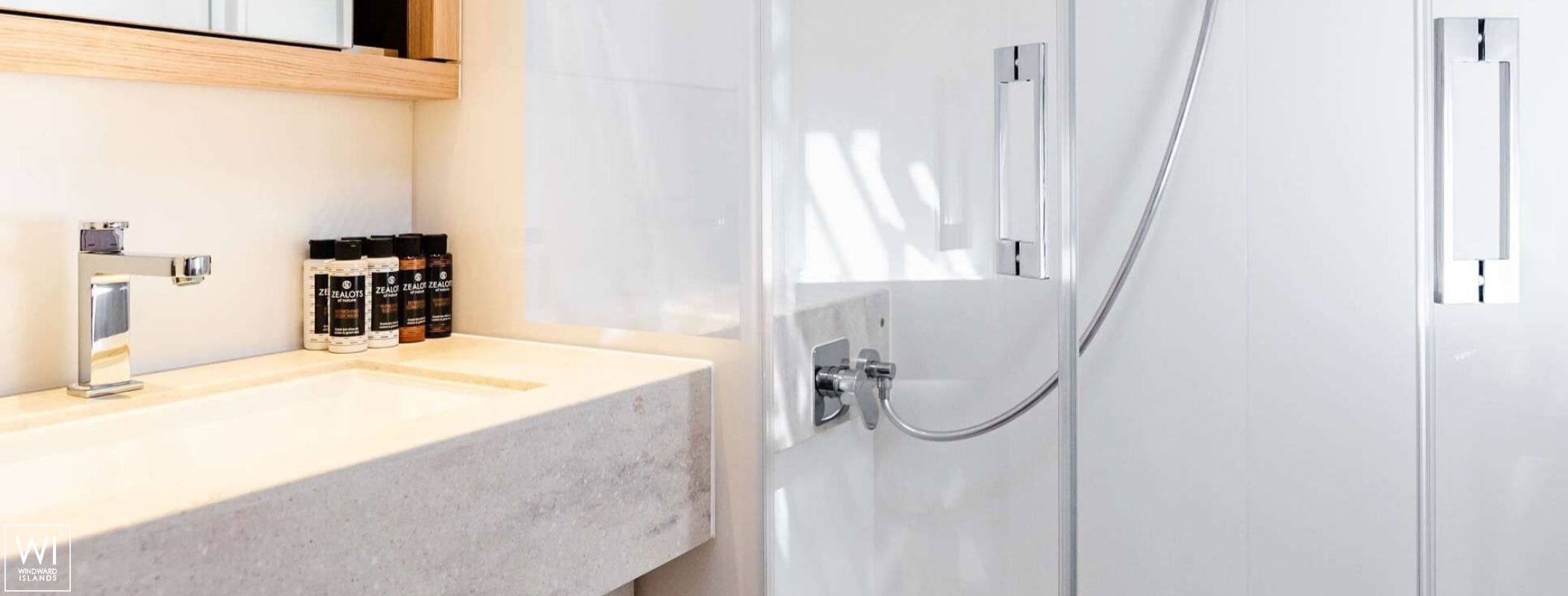 White Caps  Lagoon Catamaran Lagoon 65 Interior 13