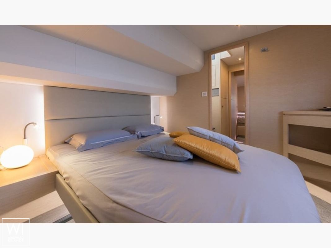 MY 44 Fountaine Pajot Interior 3