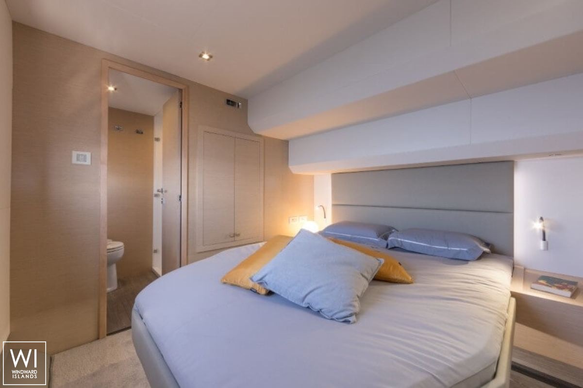 MY 44 Fountaine Pajot Interior 4