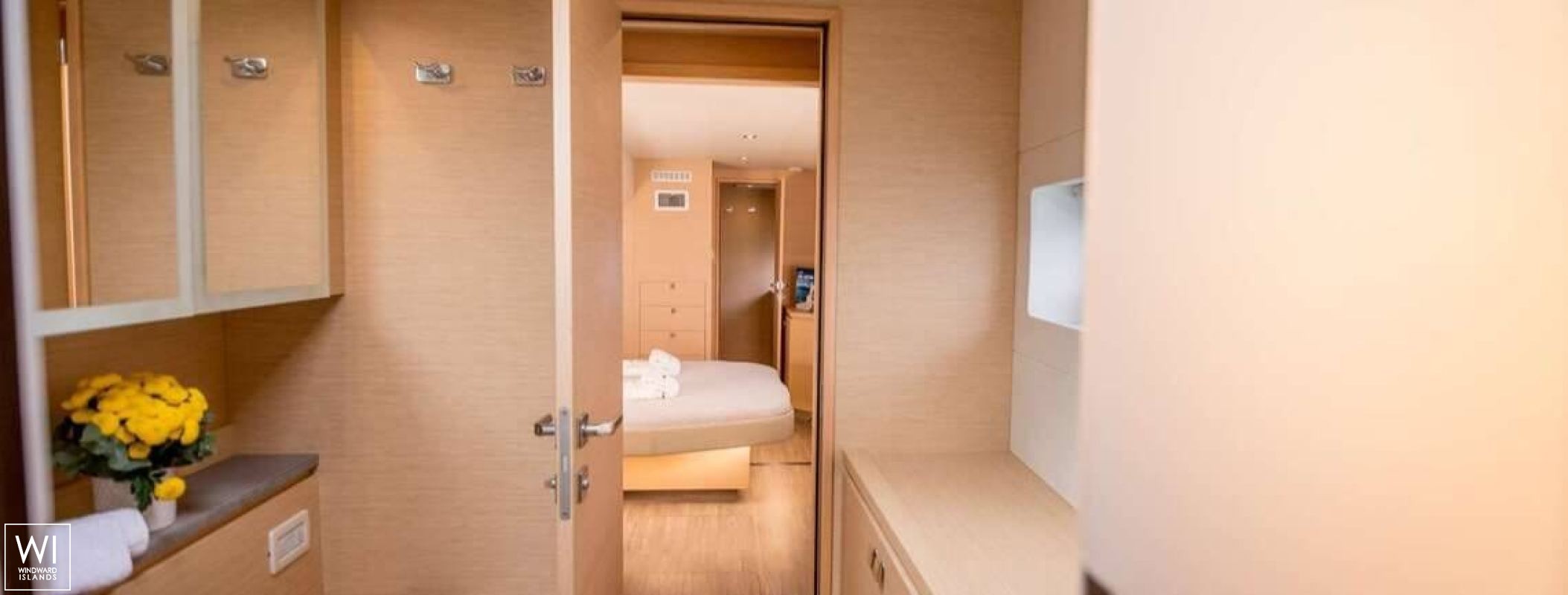 Endless Beauty  Fountaine Pajot MY 44 Interior 11