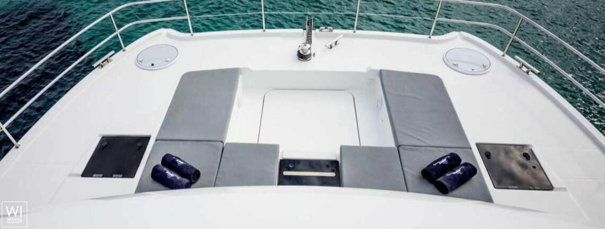 Endless Beauty  Fountaine Pajot MY 44 Exterior 7
