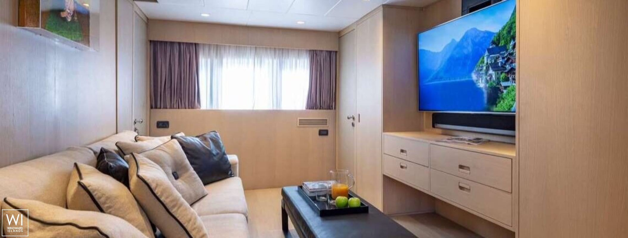 SUMMER FUN  Admiral Yachts Admiral  101 Interior 1