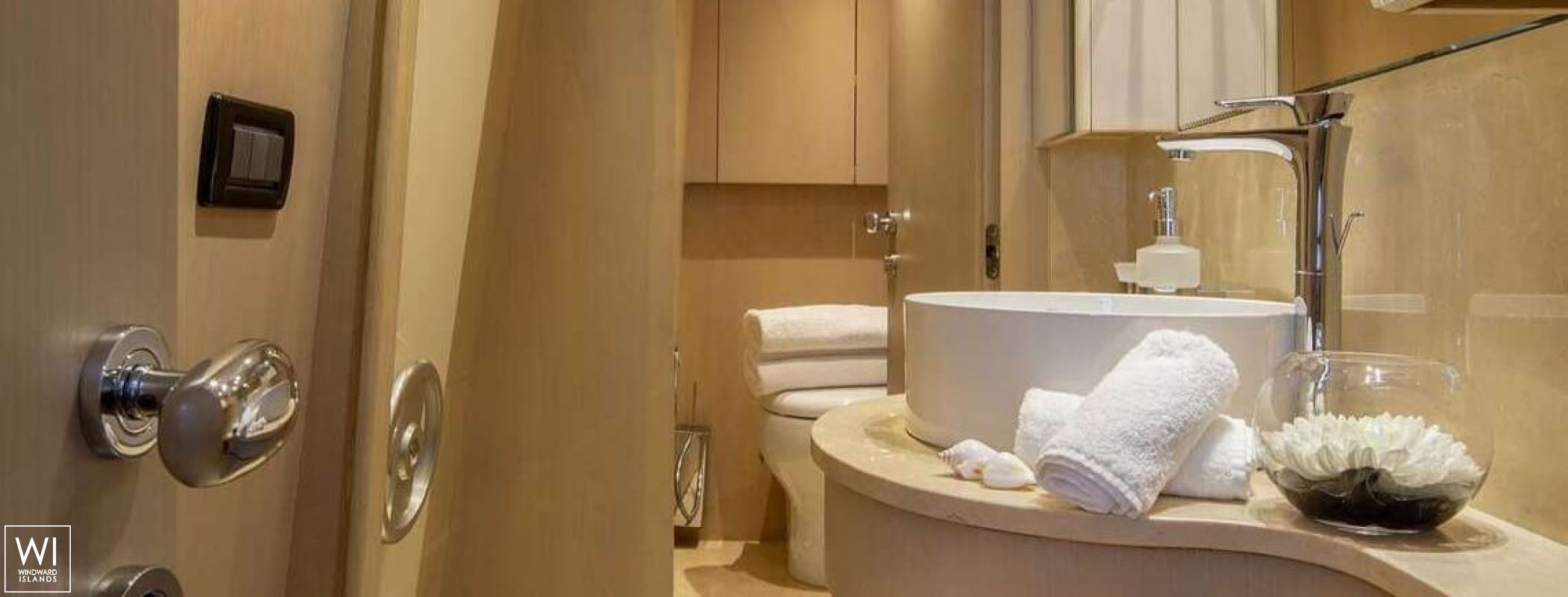 SUMMER FUN  Admiral Yachts Admiral  101 Interior 1