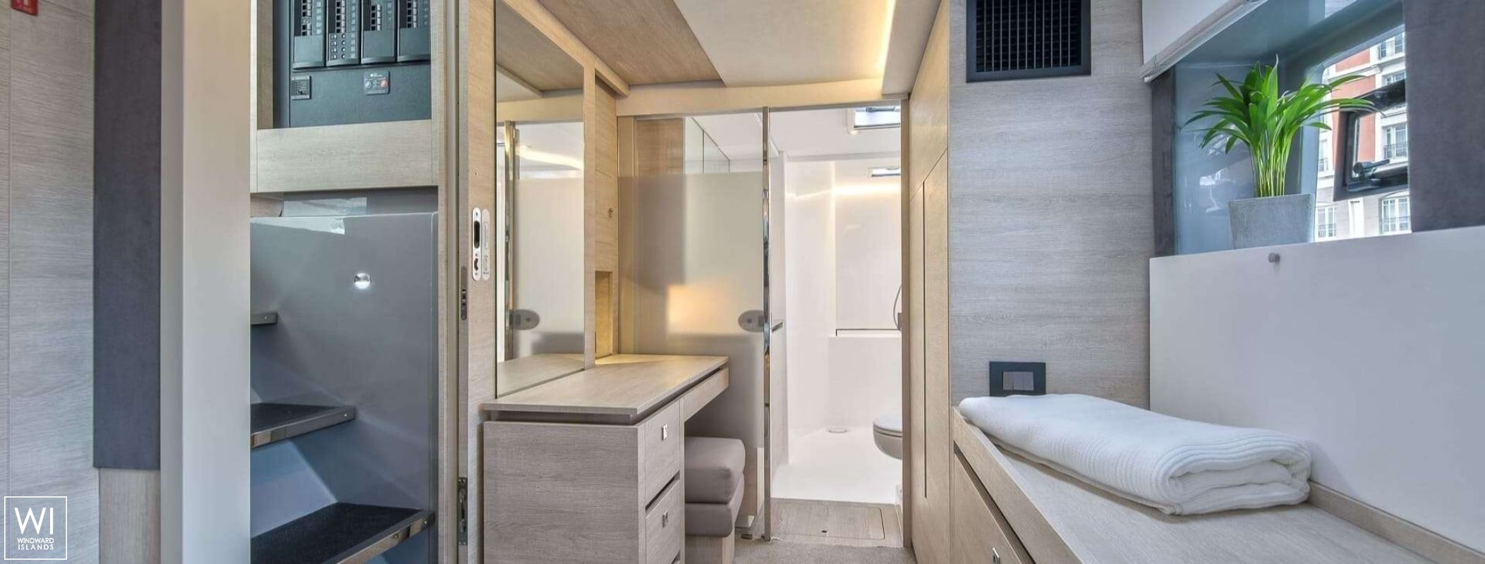 Boatox  Robertson & Caines Leopard  50 Interior 13