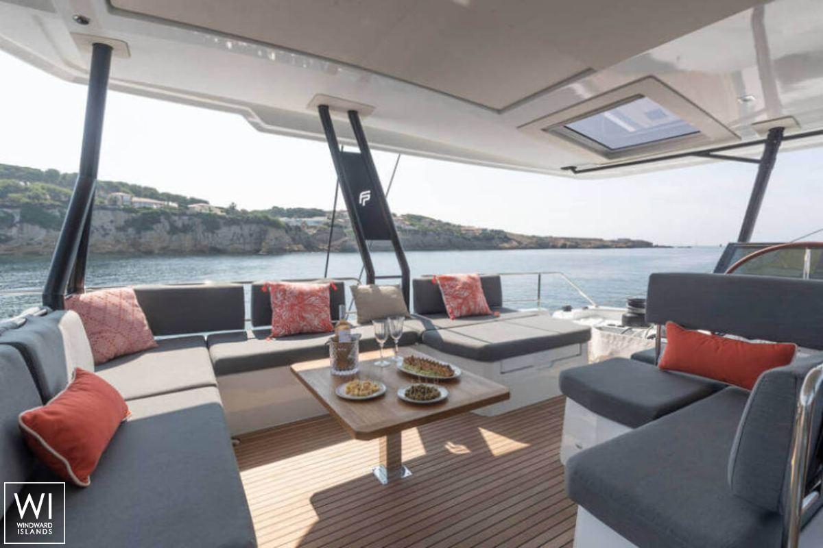 OKINAWA  Fountaine Pajot Samana 59 Interior 3