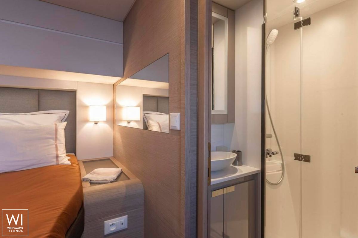 OKINAWA  Fountaine Pajot Samana 59 Interior 9