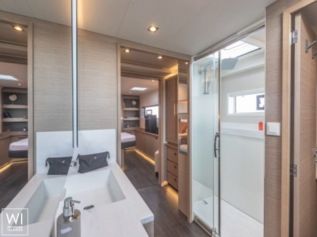 OKINAWA  Fountaine Pajot Samana 59 Interior 2