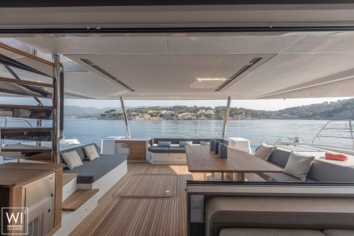 OKINAWA  Fountaine Pajot Samana 59 Interior 1