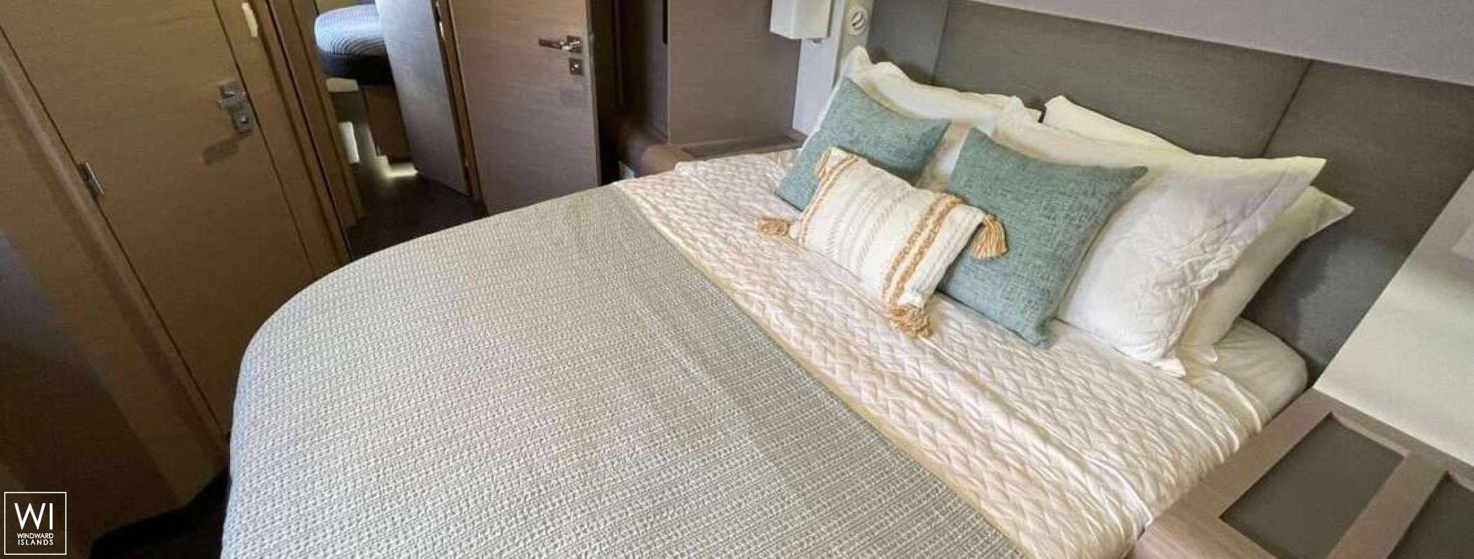 KRAZY KAT  Fountaine Pajot Samana 59 Interior 15