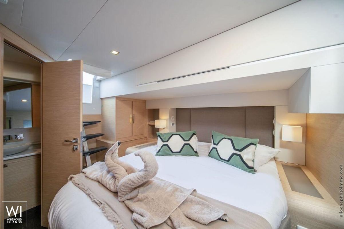 OKINAWA  Fountaine Pajot Samana 59 Interior 4