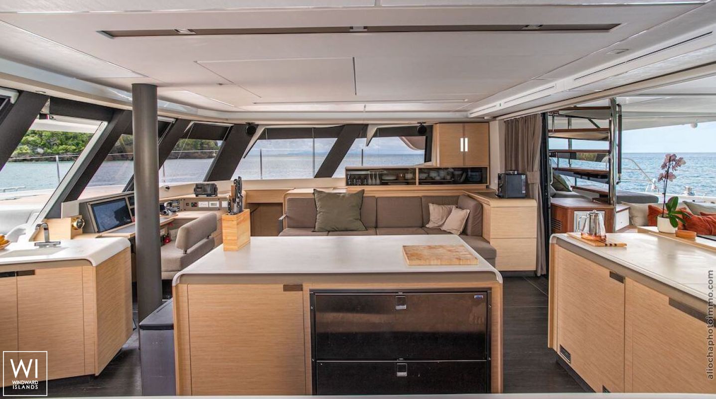 OKINAWA  Fountaine Pajot Samana 59 Interior 5