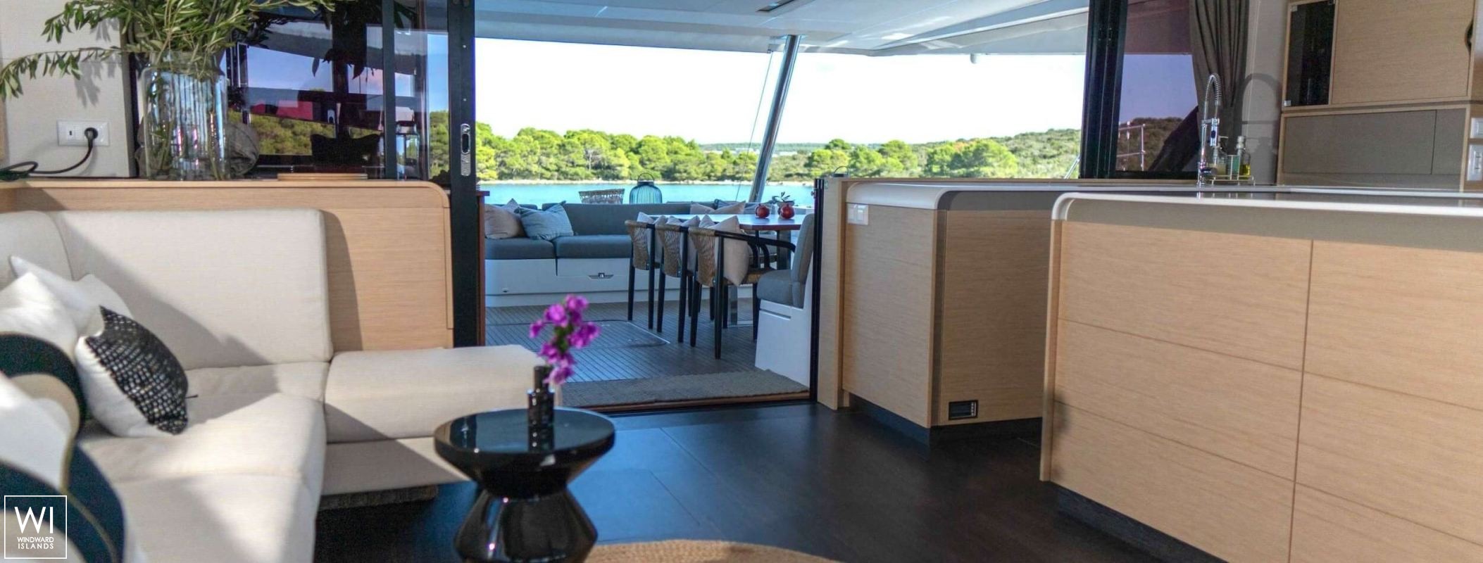 Solomar  Fountaine Pajot Samana 59 Interior 8