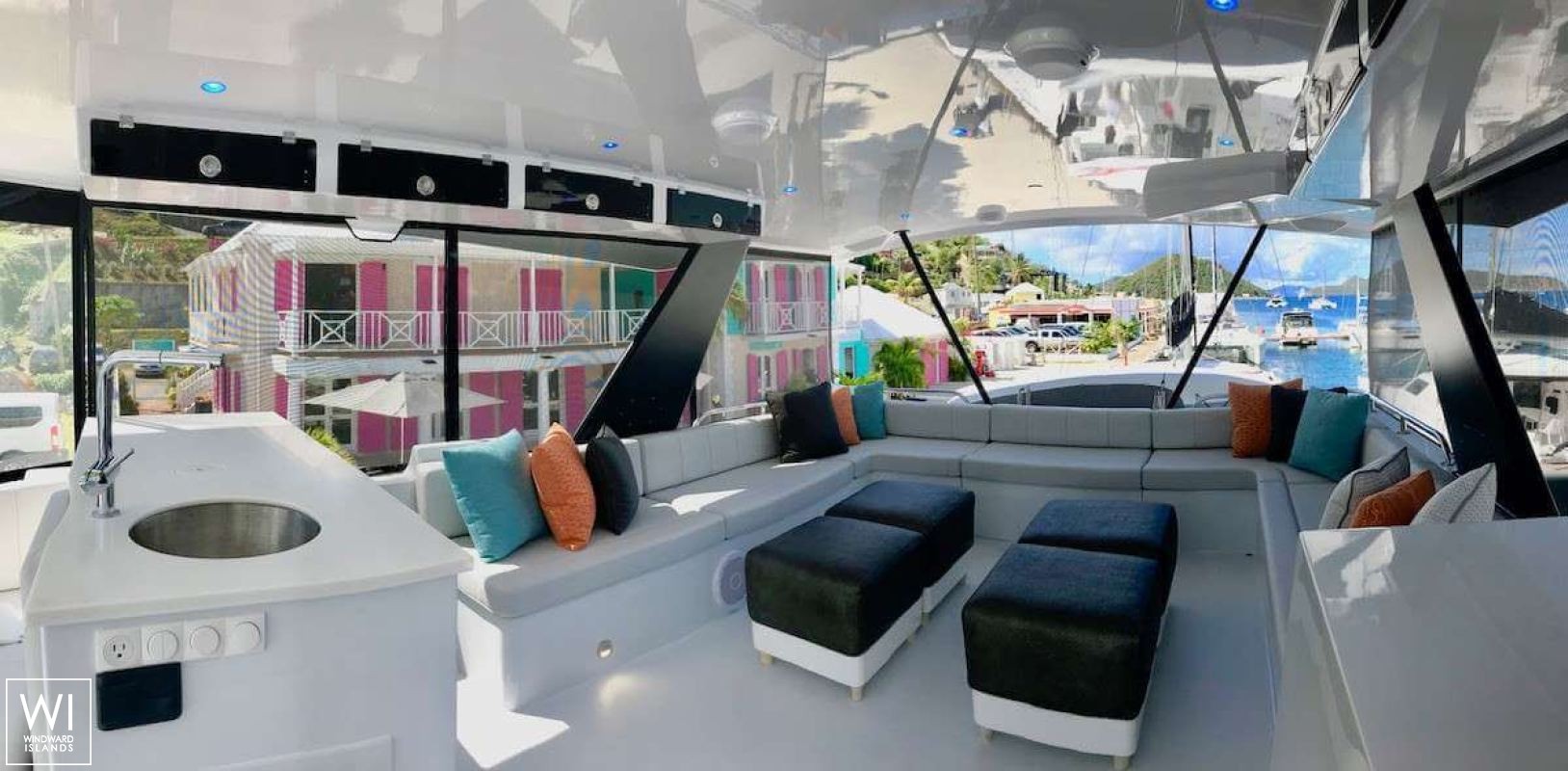 Voyage 650  Voyage Catamaran Voyage 650 Powercat Interior 1