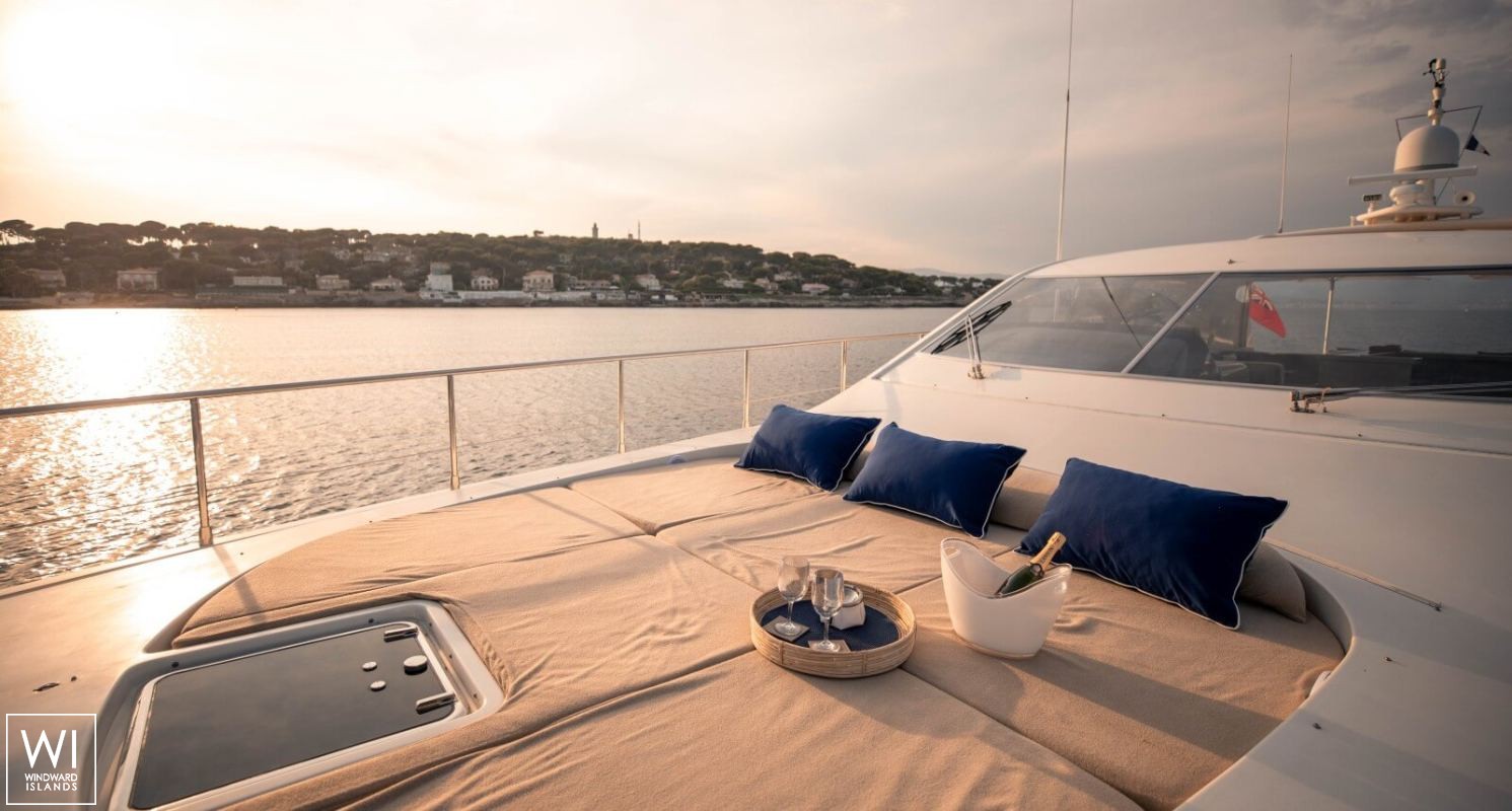 ELLERY A   Leopard Yachts Leopard 24 Interior 6