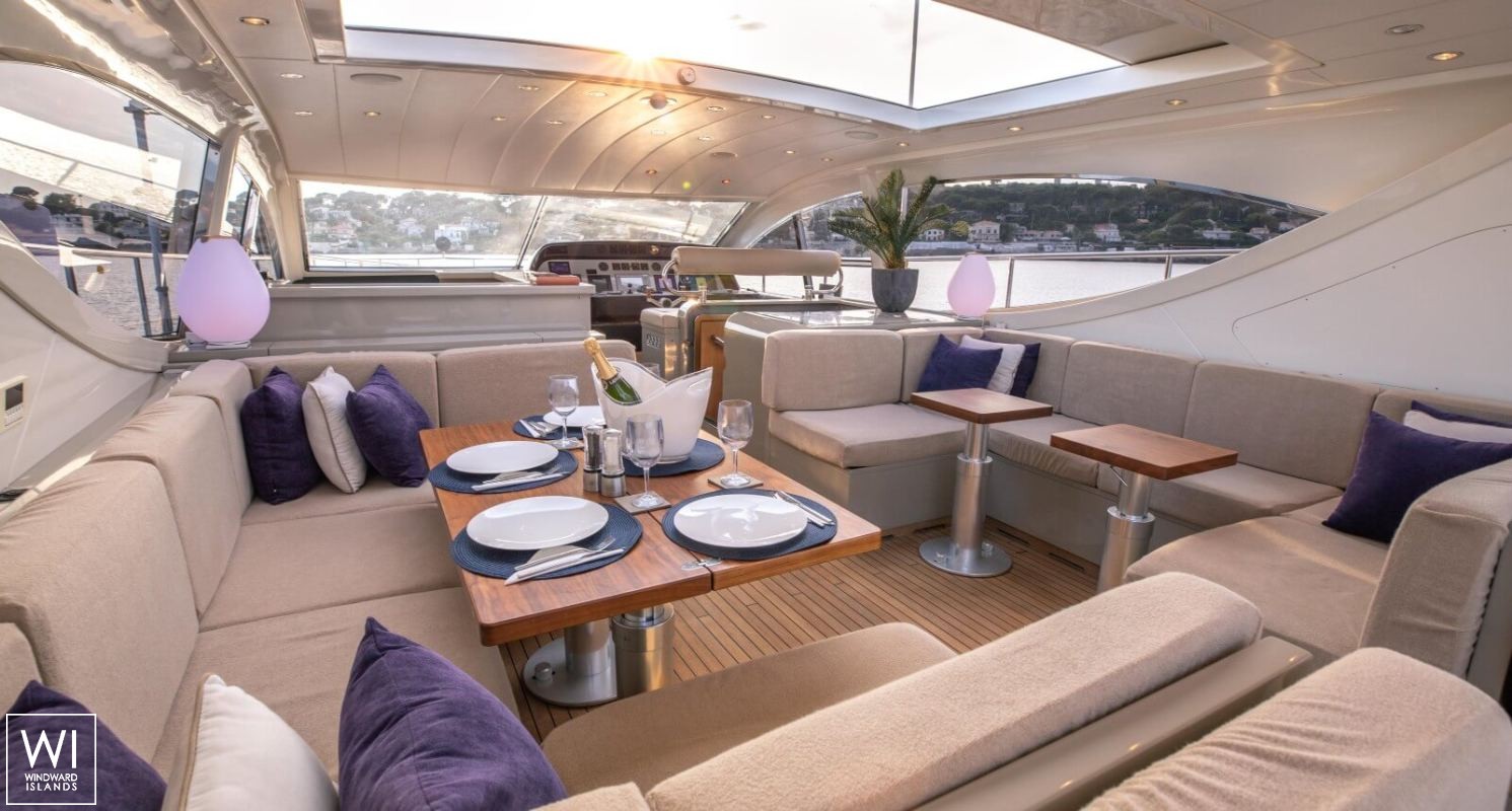 ELLERY A   Leopard Yachts Leopard 24 Interior 10