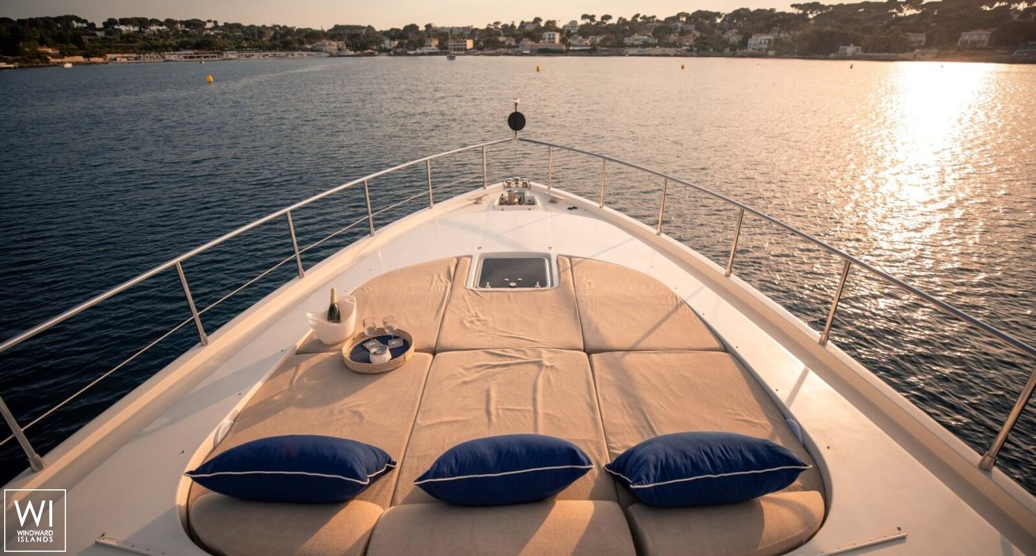 ELLERY A   Leopard Yachts Leopard 24 Interior 11