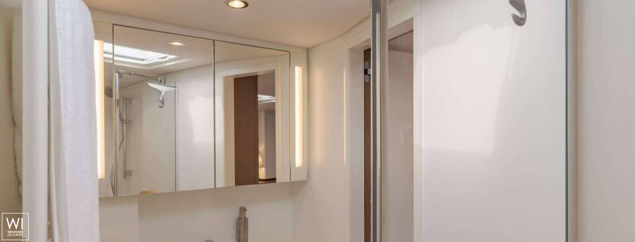 Mahina 3  CNB Bordeaux 21m Interior 14