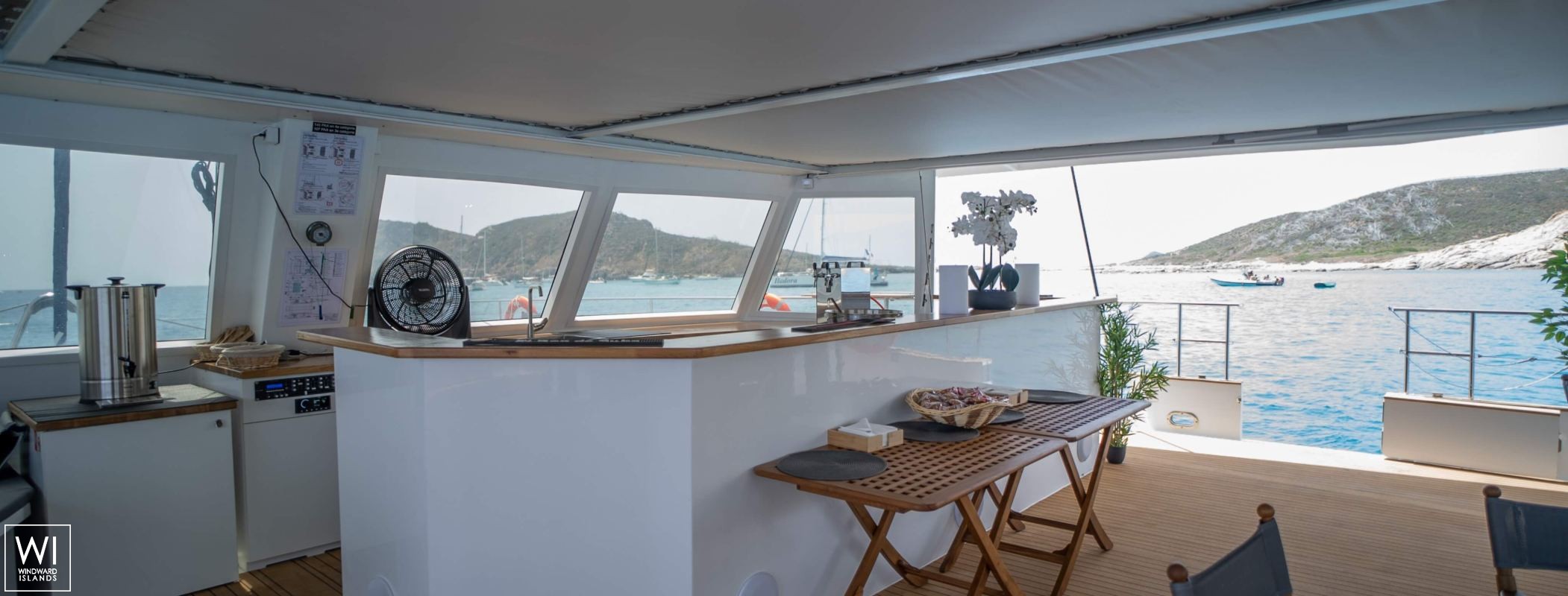 BAILA   Catamaran 72 Interior 13