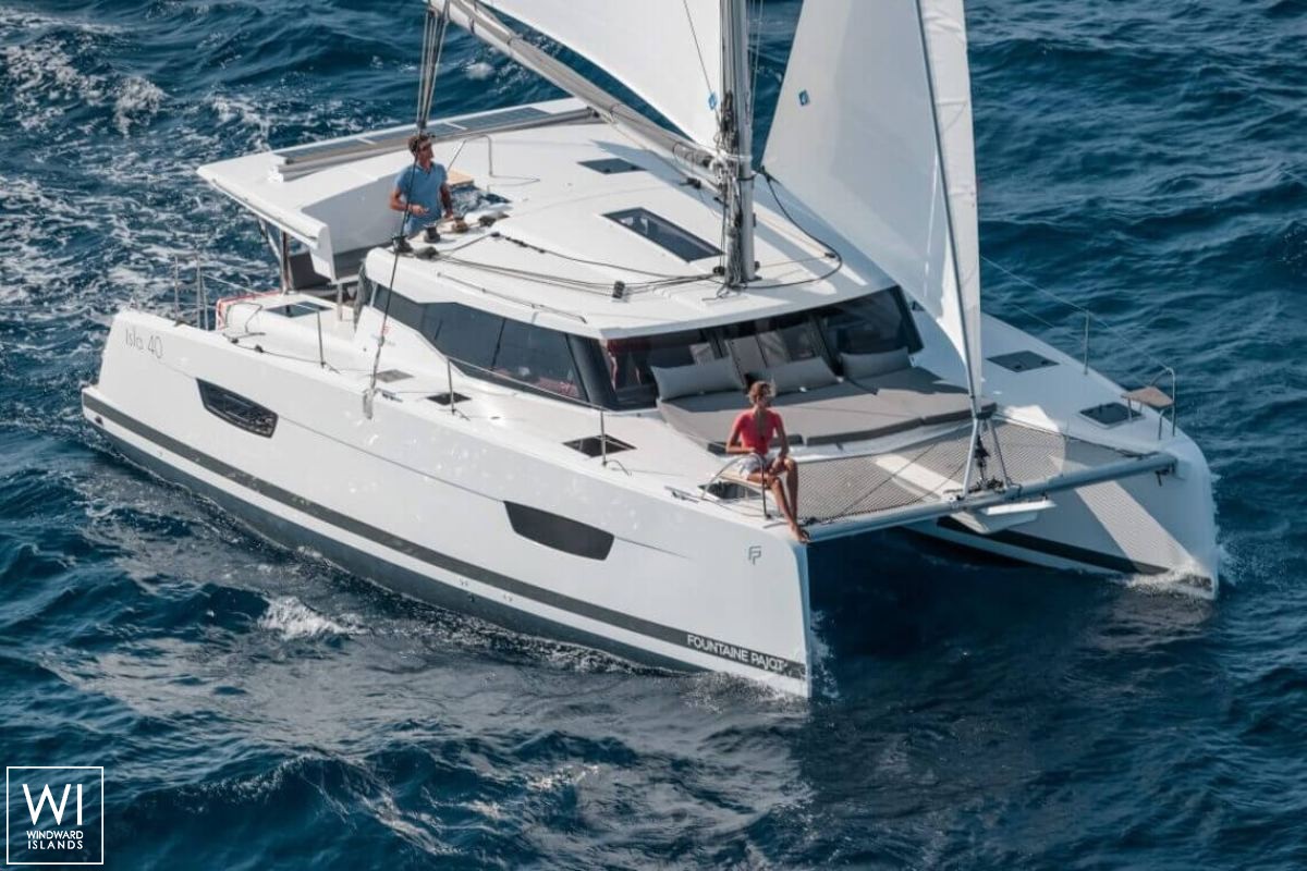 Isla 40 Fountaine Pajot Exterior 4