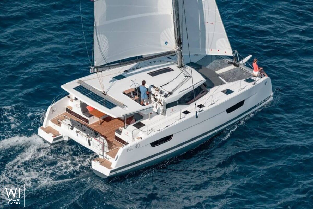 Isla 40 Fountaine Pajot Exterior 2