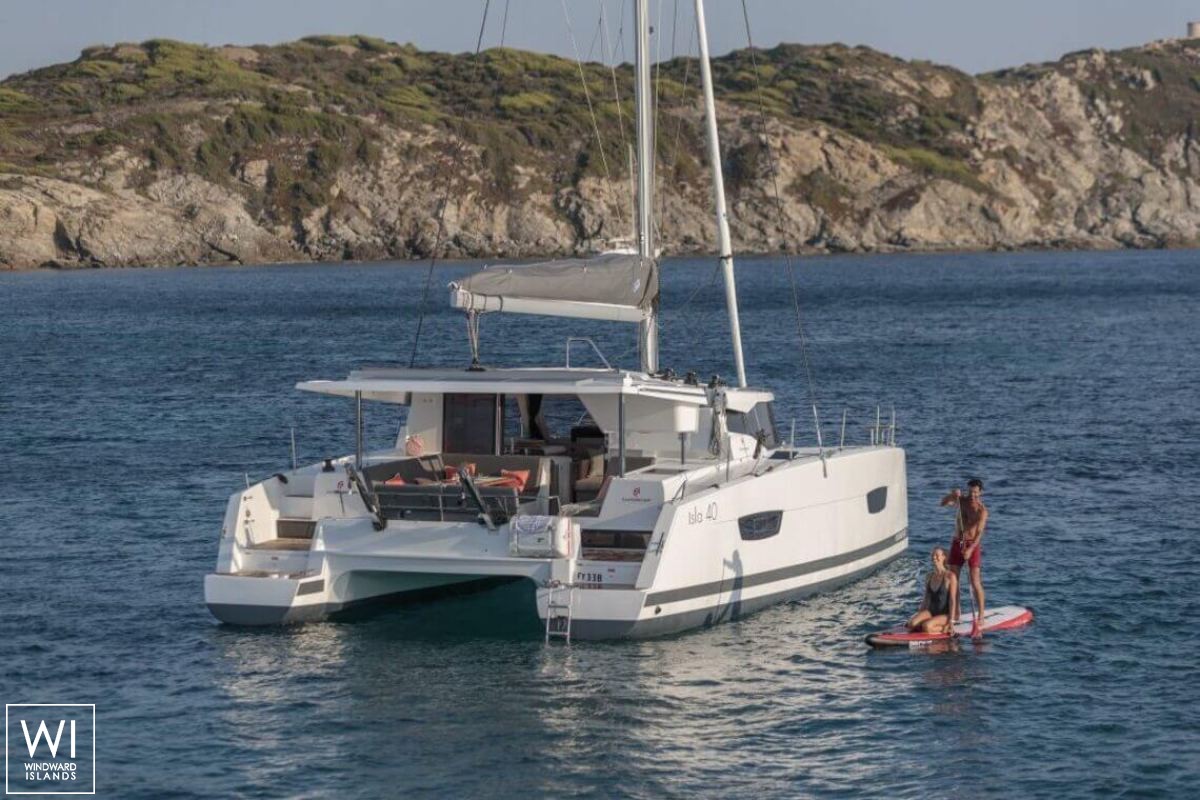 Isla 40 Fountaine Pajot Exterior 5