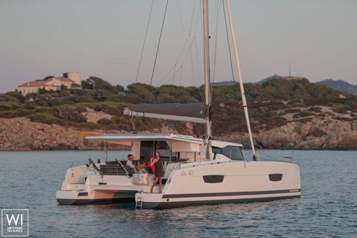 Isla 40 Fountaine Pajot Exterior 7