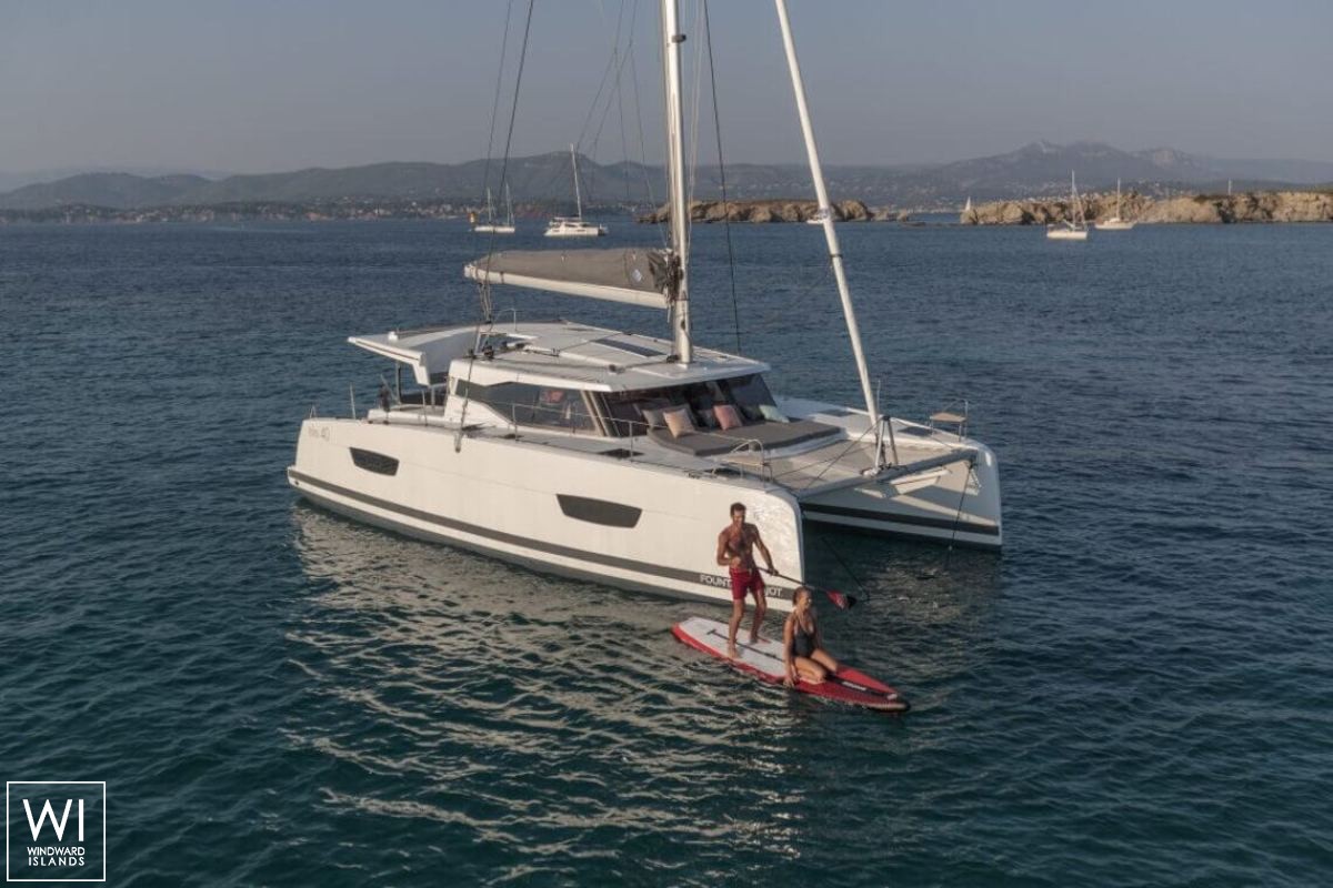 Isla 40 Fountaine Pajot Exterior 8