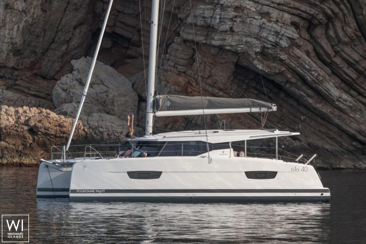 Isla 40 Fountaine Pajot Exterior 9