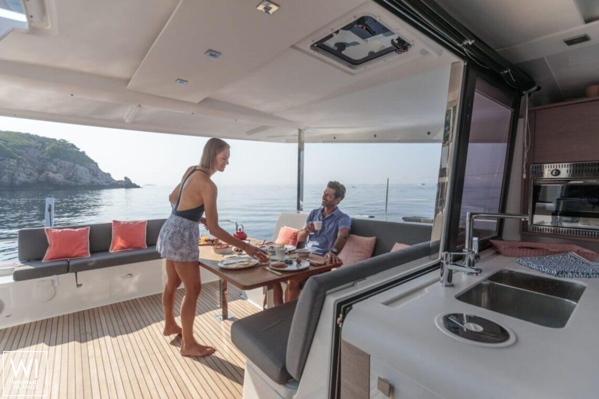 Isla 40 Fountaine Pajot Interior 6